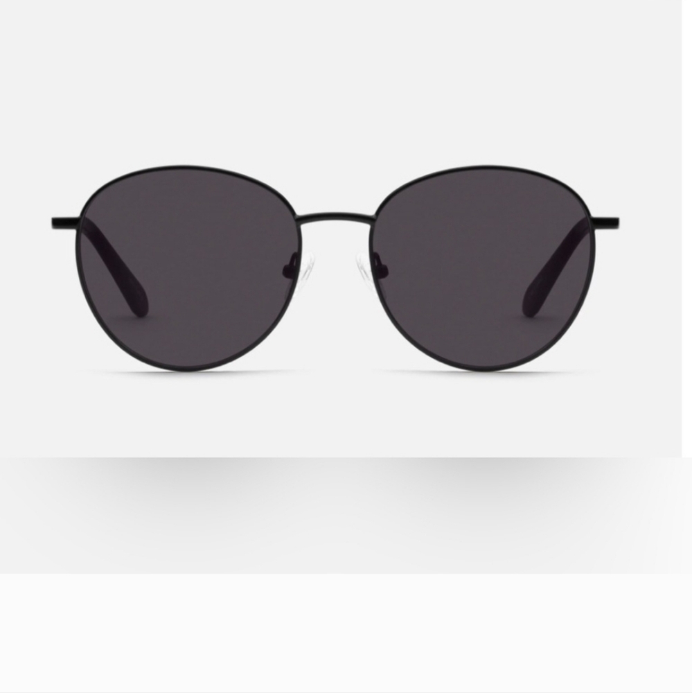 Quay LOOP ME IN black circle frame sunglasses new with canvas pouch